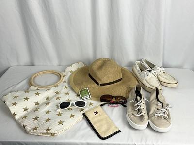 Lot B 459 Getting Ready for Sun Shine (shoes size 8/9)