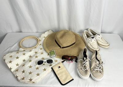 Lot B 459 Getting Ready for Sun Shine (shoes size 8/9)