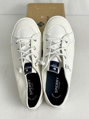 Lot A 468 NIB Sperry Lounge LTT White Shoes (size 9.5)