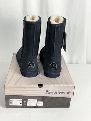 Lot A 470 NIB Bearpaw Elle Short Navy Suede Boot (size 9)