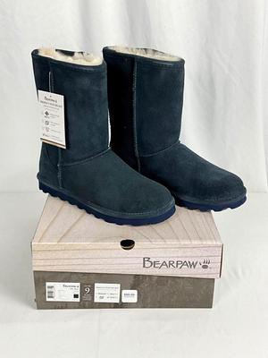 Lot A 470 NIB Bearpaw Elle Short Navy Suede Boot (size 9)