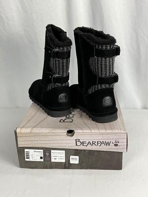 Lot A 471 NIB Bearpaw Clara, Black Suede Boot (size 9)