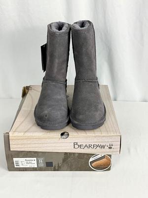 Lot A 472 NIB Bearpaw Elle Short Suede Charcoal Boot (size 8)