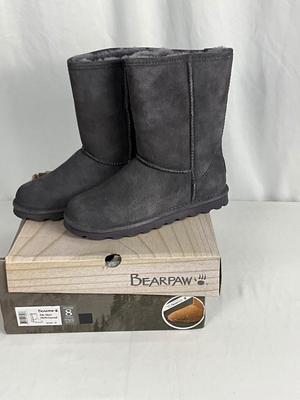Lot A 472 NIB Bearpaw Elle Short Suede Charcoal Boot (size 8)