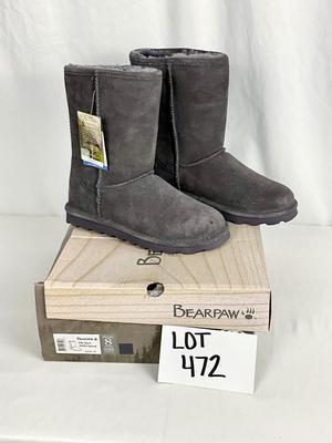 Lot A 472 NIB Bearpaw Elle Short Suede Charcoal Boot (size 8)