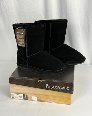 Lot A 473 NIB Bearpaw Emma Short Black Suede Boot (size 8)