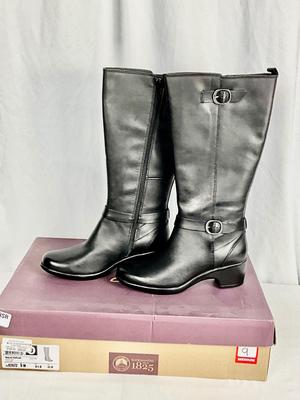 Lot A 474 NIB Clark Malia Poplar Black Leather Cuir Noir Boot (size 9)