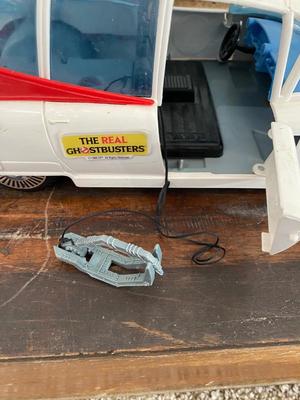 ECTO-1 1984 KENNER VINTAGE "THE REAL GHOSTBUSTERS" CAR