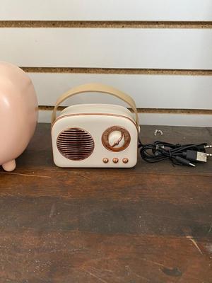 RETRO RADIO TISSUE HOLDER AND MINI BLUETOOTH RADIO MP3 PLAYER
