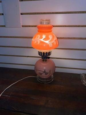 UNIQUE SHADE GONE WITH THE WIND STYLE RAISED GLASS HURRICANE LAMP