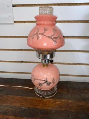 UNIQUE SHADE GONE WITH THE WIND STYLE RAISED GLASS HURRICANE LAMP