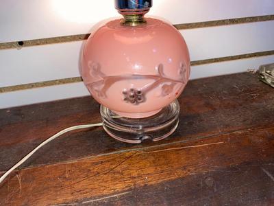 UNIQUE SHADE GONE WITH THE WIND STYLE RAISED GLASS HURRICANE LAMP