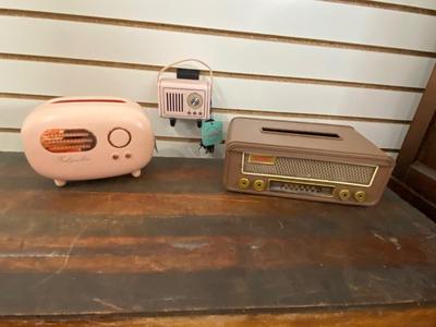 RETRO LIKE RADIO TISSUE BOX HOLDERS AND MINI BLUETOOTH RADIO