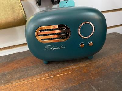 VINTAGE GOLD CLUTCH, MINI BLUETOOTH RADIO/MP3 PLAYER, WINDOW DECAL, TISSUE BOX HOLDER
