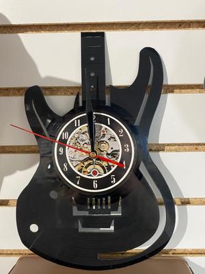 VINYL ALBUM GUITAR SHAPED CLOCK, RETRO LOOK TISSUE BOX HOLDER AND BALL CAPS