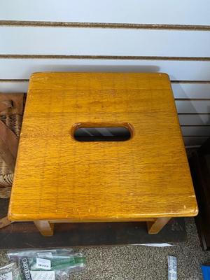 VINTAGE FISHING CREEL AND LITTLE WOODEN STOOL