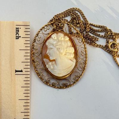 LOT 333J: Vintage 1/20th 12kt Gold Fill Shell Cameo Pendant / Brooch on 18” Chain