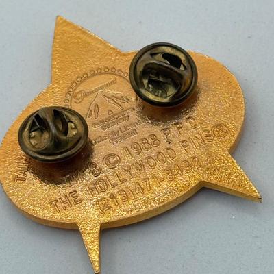 LOT 334J: 1988 The Hollywood Pins Star Trek Starfleet Badge