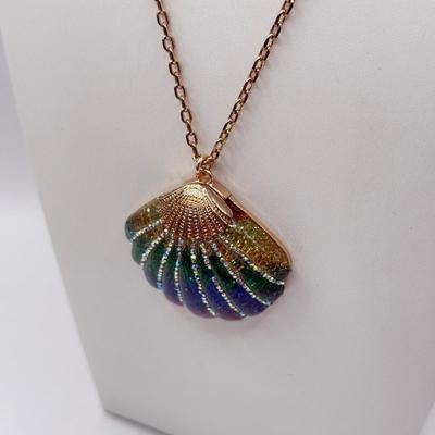 LOT 340J: Betsey Johnson Gold Tone Shell Pendant Necklace (21”)