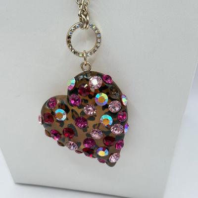 LOT 341J: Betsey Johnson Gold Tone Heart Pendant Necklace (needs repair)