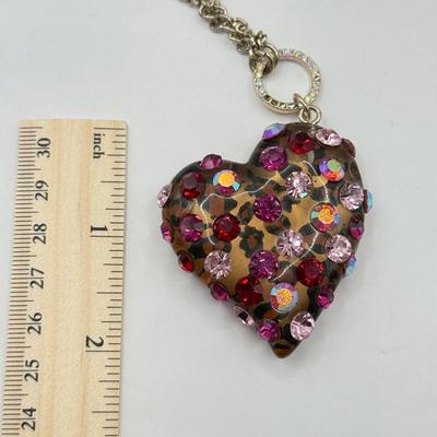 LOT 341J: Betsey Johnson Gold Tone Heart Pendant Necklace (needs repair)