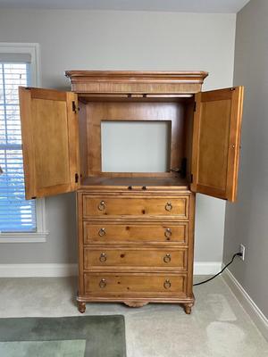 UBL633 Drexel Four Drawer Entertainment Center