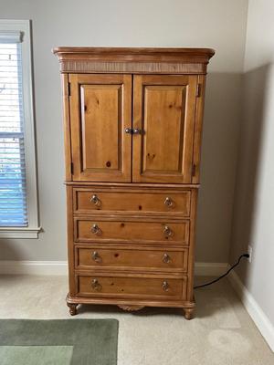 UBL633 Drexel Four Drawer Entertainment Center