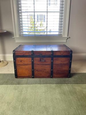 UBL639 Antique Pine Trunk