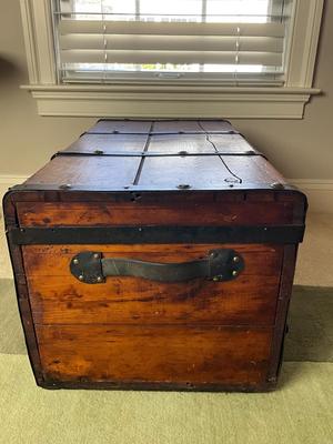 UBL639 Antique Pine Trunk