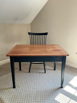 BR641 Thomasville One Drawer Table with Matching Windsor Chair