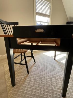 BR641 Thomasville One Drawer Table with Matching Windsor Chair