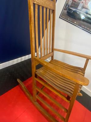 NICE BIG ROCKING CHAIR