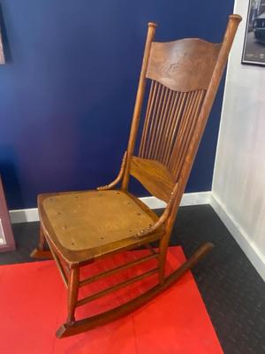 ANTIQUE ROCKING CHAIR