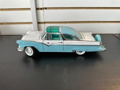 DIE-CAST '55 FORD FAIRLANE CROWN VICTORIA MODEL CAR