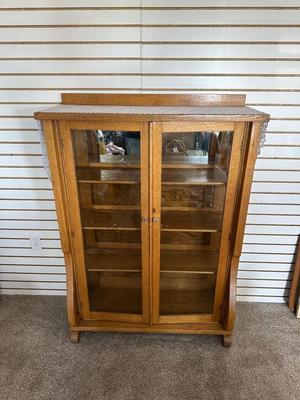ANTIQUE DISPLAY/CURIO CABINET