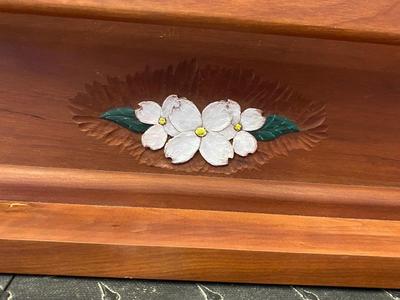HAND CARVED DESIGN ON WOODEN WALL QUILT DISPLAY SHELF/RACK