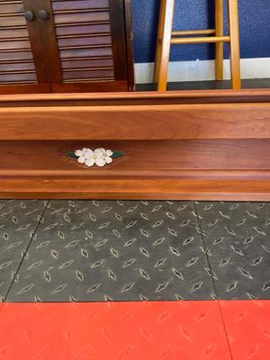 HAND CARVED DESIGN ON WOODEN WALL QUILT DISPLAY SHELF/RACK