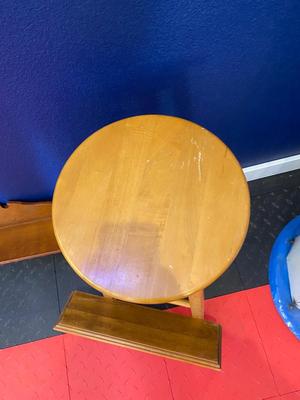 2 WALL SHELFS AND AN OAK STOOL
