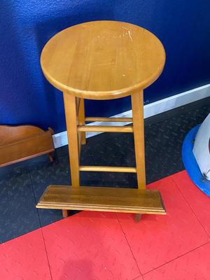 2 WALL SHELFS AND AN OAK STOOL