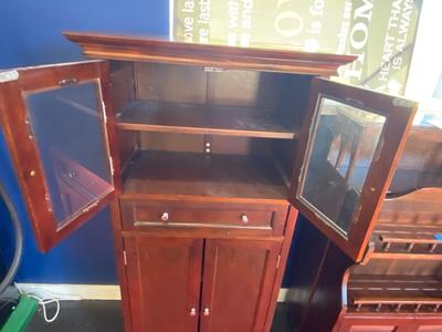 NICE LITTLE STORAGE/DISPLAY CABINET