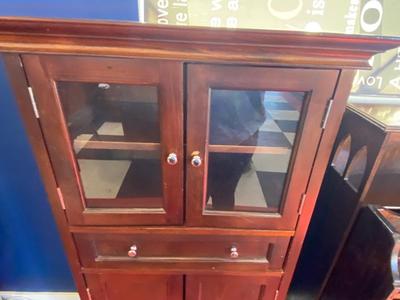 NICE LITTLE STORAGE/DISPLAY CABINET