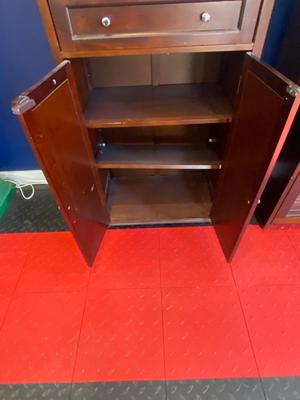 NICE LITTLE STORAGE/DISPLAY CABINET