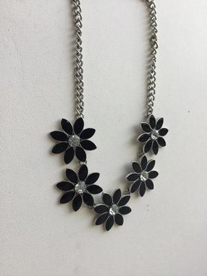 Silver tone black flower fashion necklace