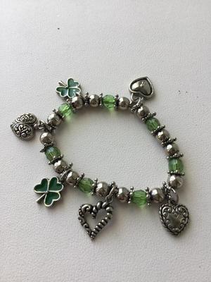 Green stretchy beaded fashion bracelet