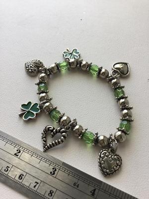Green stretchy beaded fashion bracelet