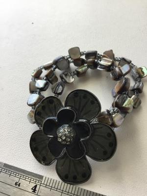 Stretchy flower fashion bracelet