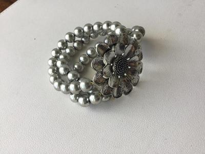 Silver tone beaded stretchy flower fashion bracelet