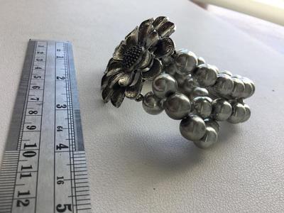 Silver tone beaded stretchy flower fashion bracelet