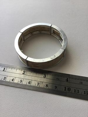 Beautiful fashion stretchy bracelet