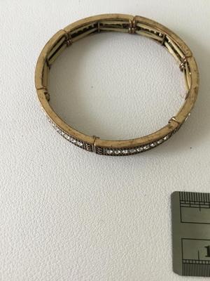 Gold tone stretchy rhinestone fashion bracelet